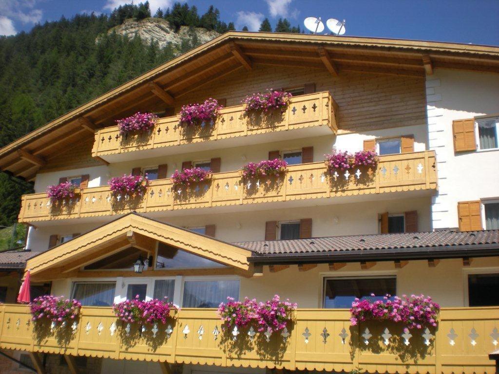 Albergo Fiordaliso Canazei Exterior photo