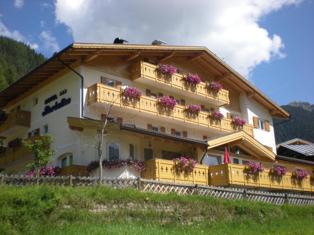 Albergo Fiordaliso Canazei Exterior photo