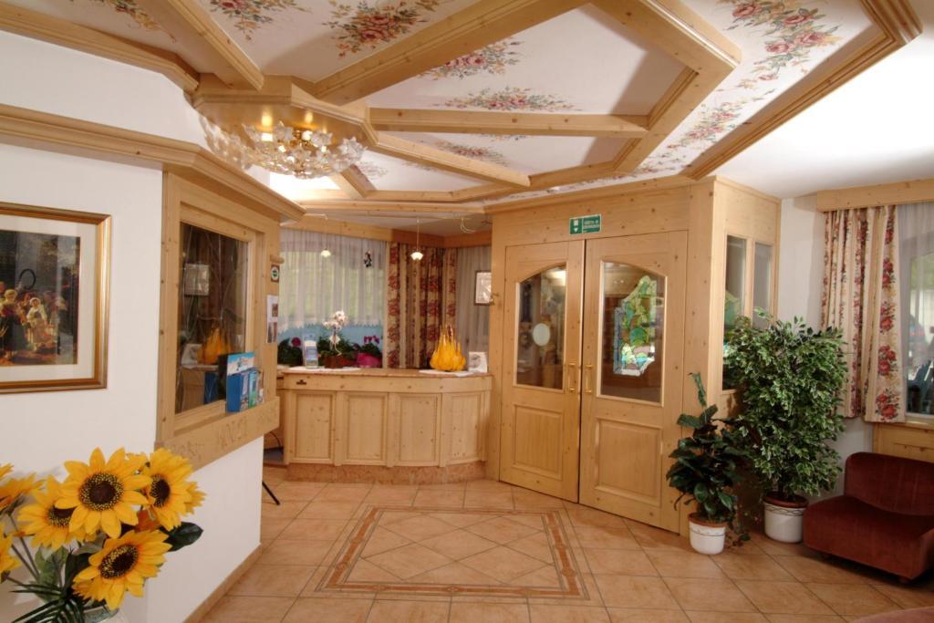 Albergo Fiordaliso Canazei Exterior photo