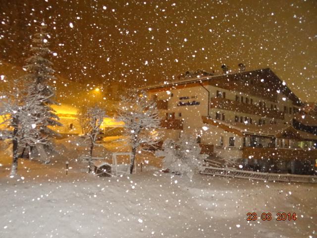 Albergo Fiordaliso Canazei Exterior photo
